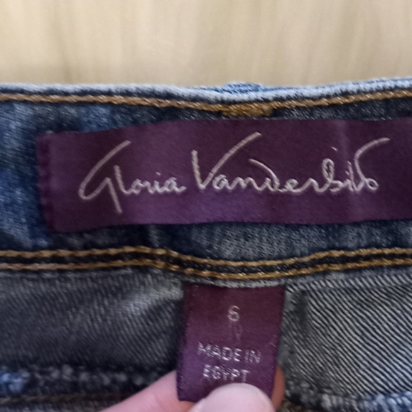 Gloria Vanderbilt Crop Jeans⦠- Picture 4 of 12
